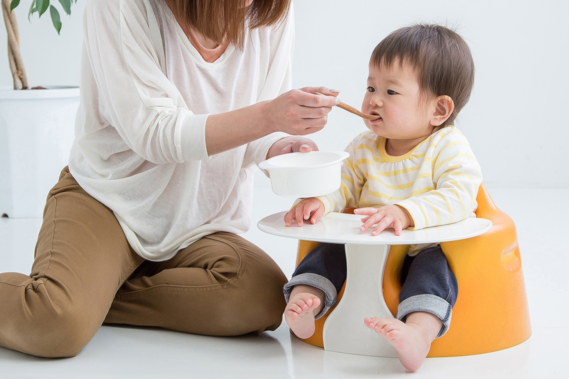 1歳半の子どもがご飯を噛まないで食べてしまう時の原因や対処法