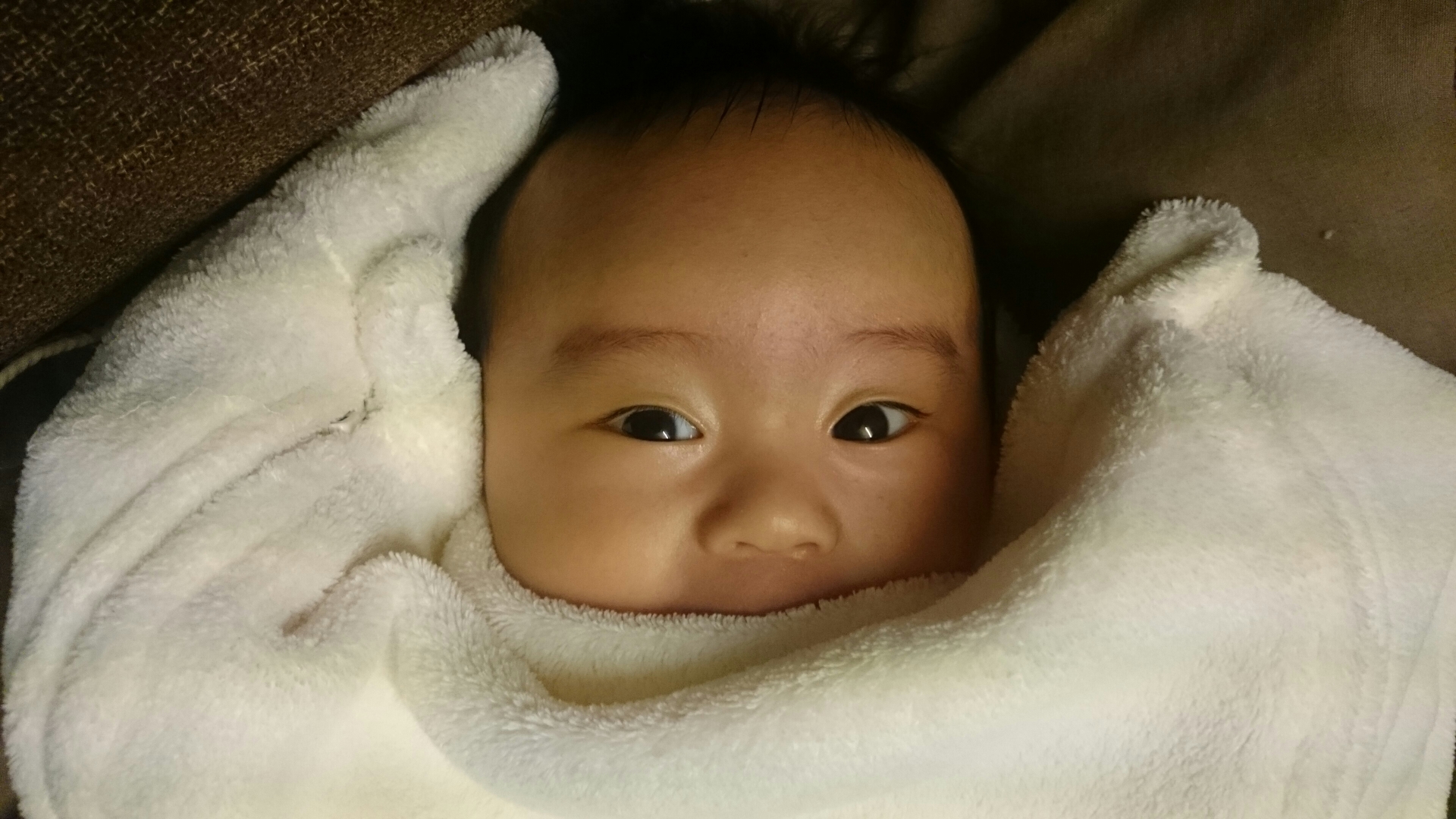 赤ちゃんはタオルが大好き！寝るときに役立つタオル活用方法