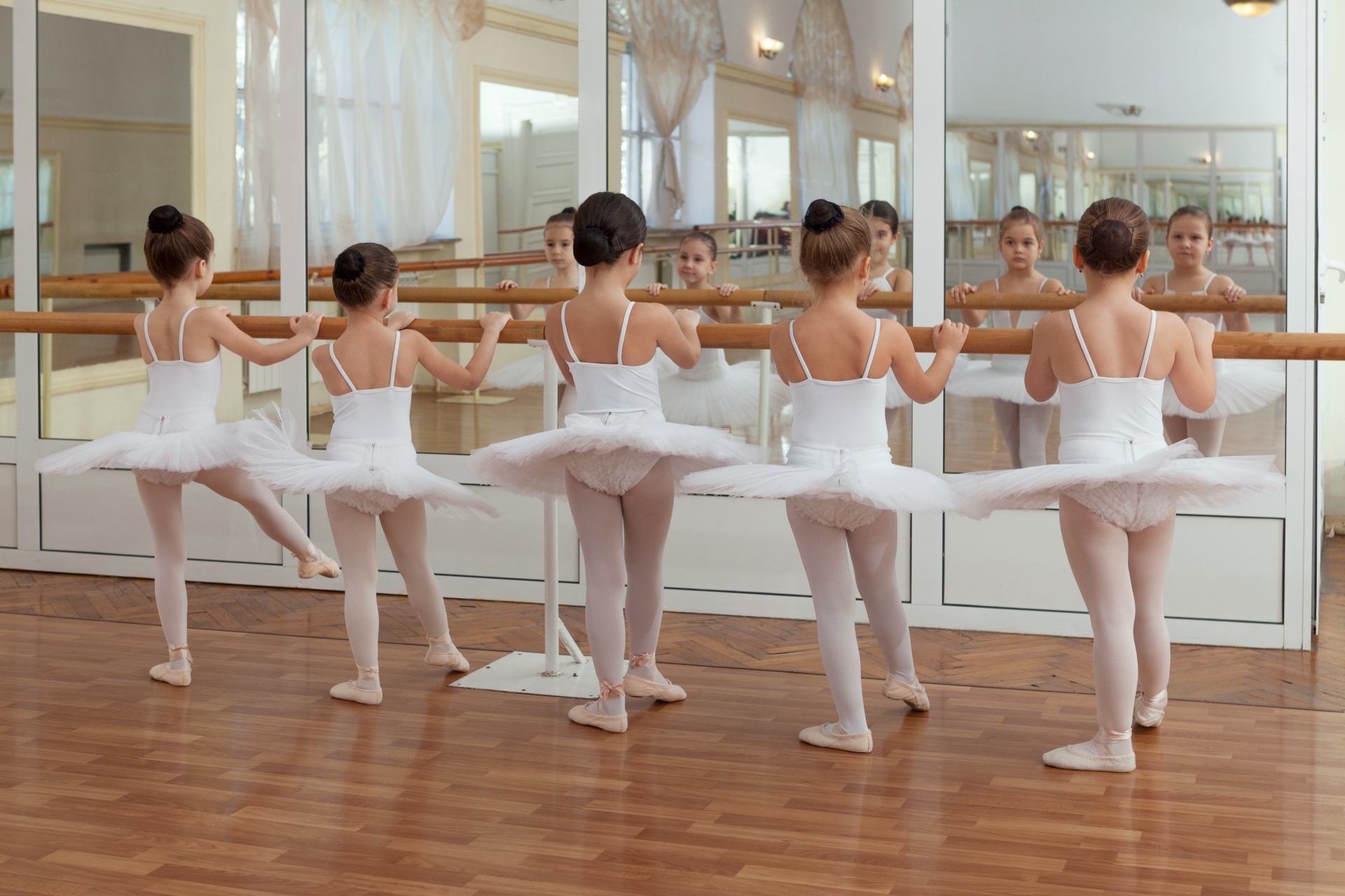 バレエの柔軟ストレッチ！股関節が固い子供に効果的な練習