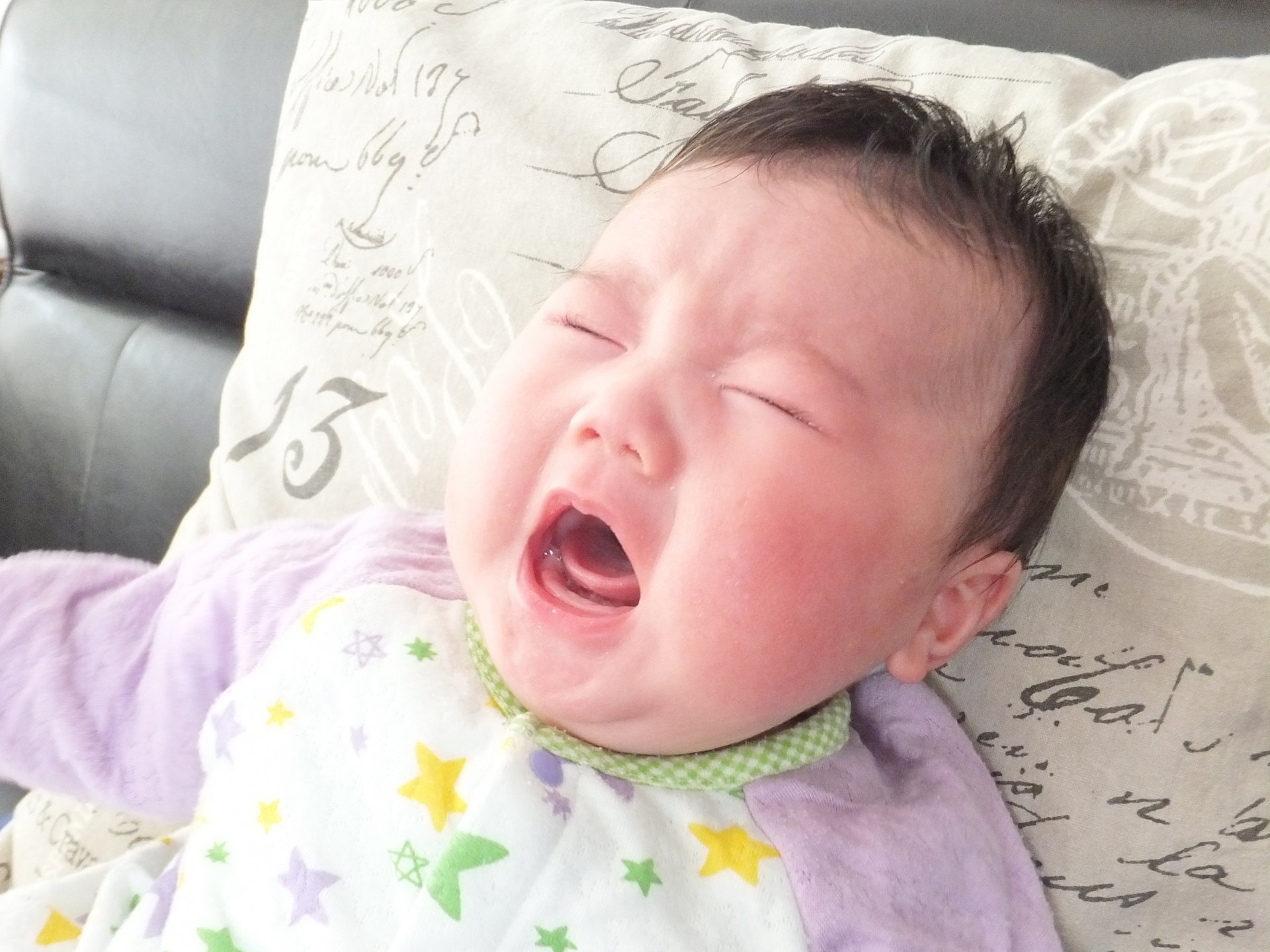 赤ちゃんはなぜ抱っこすると泣き止む？その理由と効果的な方法