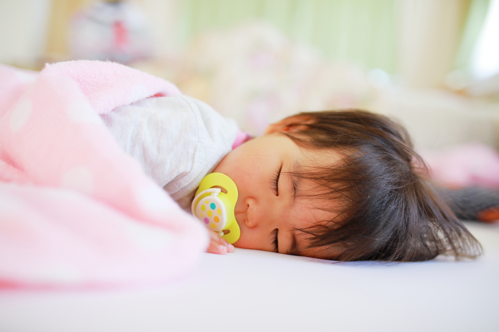 赤ちゃんは寝る時に不安や怖いと感じるの？その心理とは