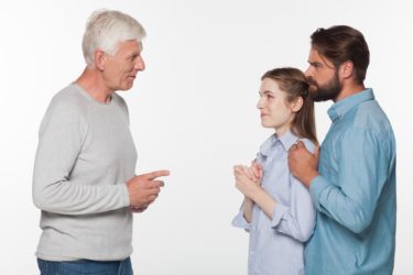 妊娠報告を友達にする時期や反応について。独身の友達との距離